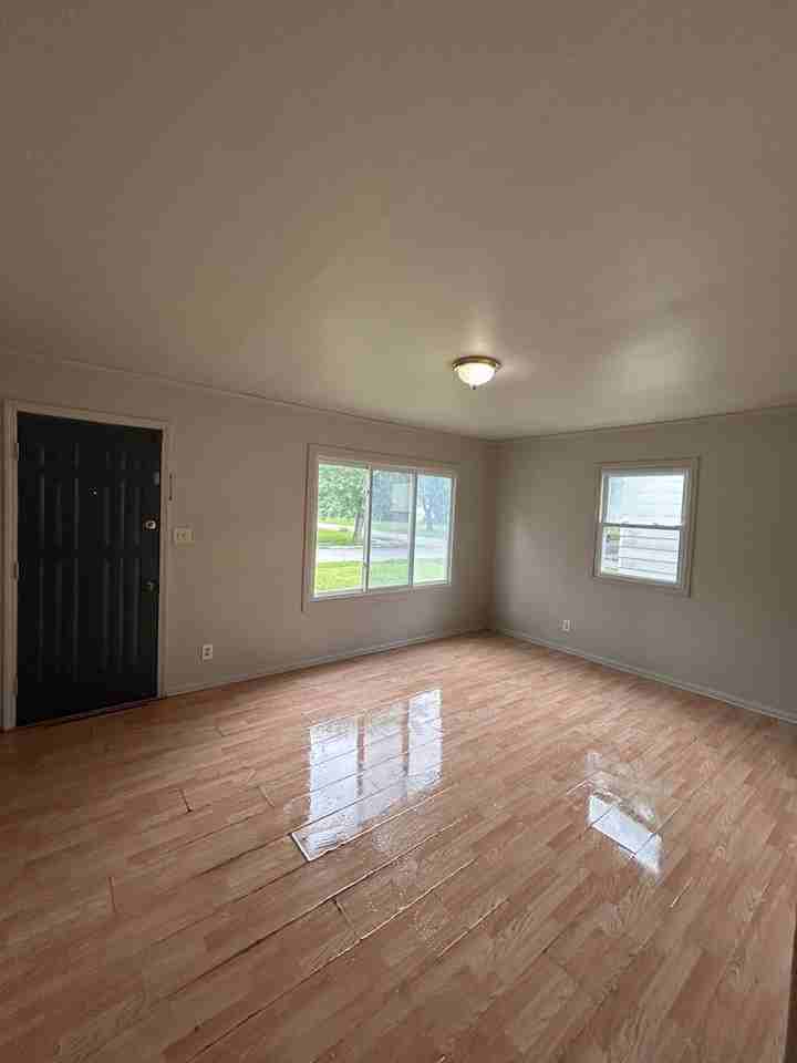4505 S Park Dr - Photo 2 of 8