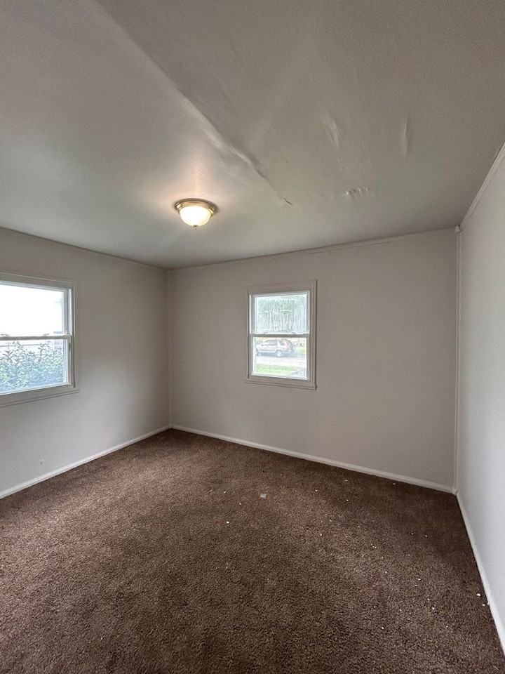 4505 S Park Dr - Photo 6 of 8