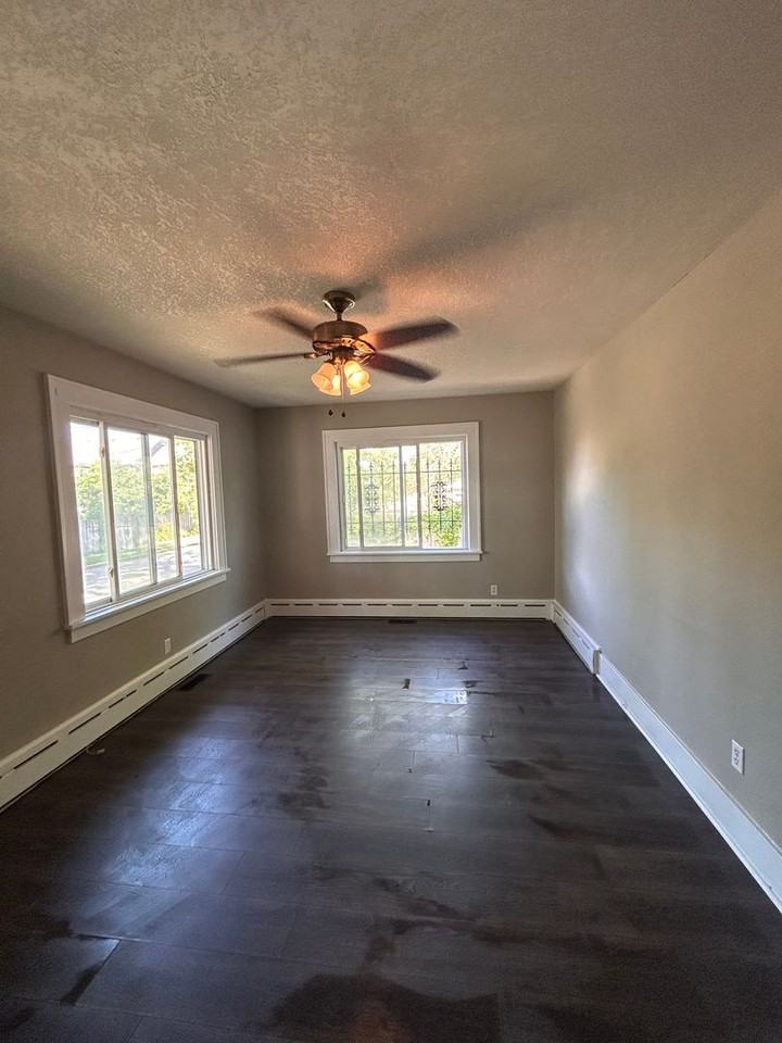 301 W Foster Pkwy - Photo 2 of 7