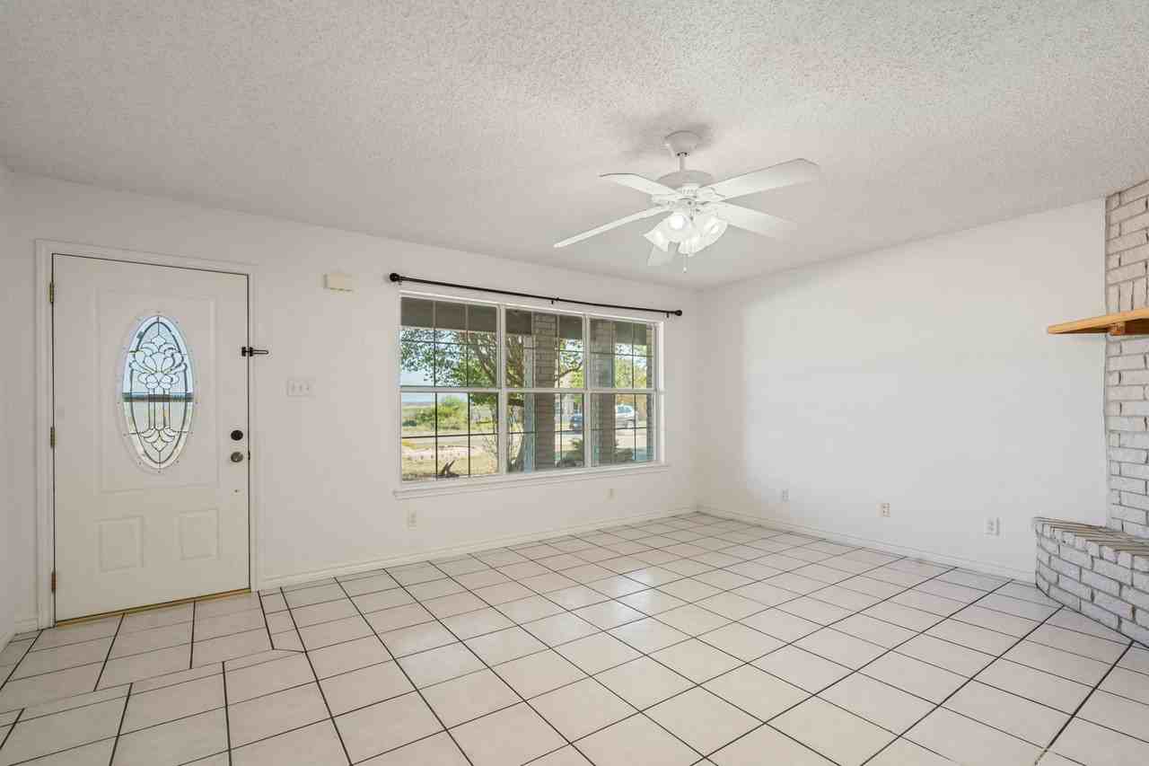 854 Lago Vista Dr - Photo 5 of 23