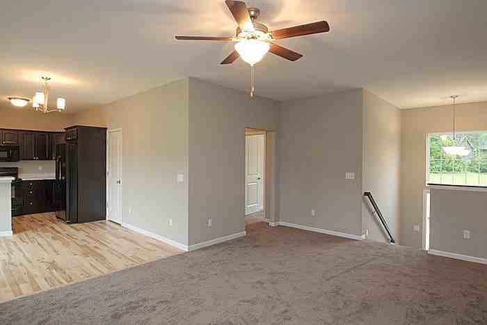 1029 Manitou Trl - Photo 2 of 16