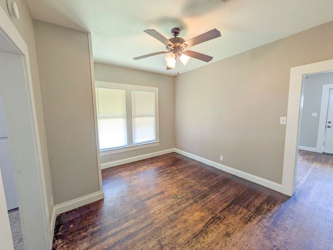 1102 Dallas St - Photo 7 of 17