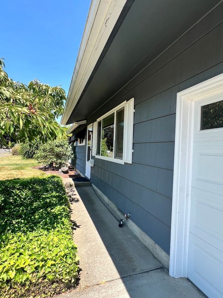 1745 Nw 17th St - Photo 2 of 21
