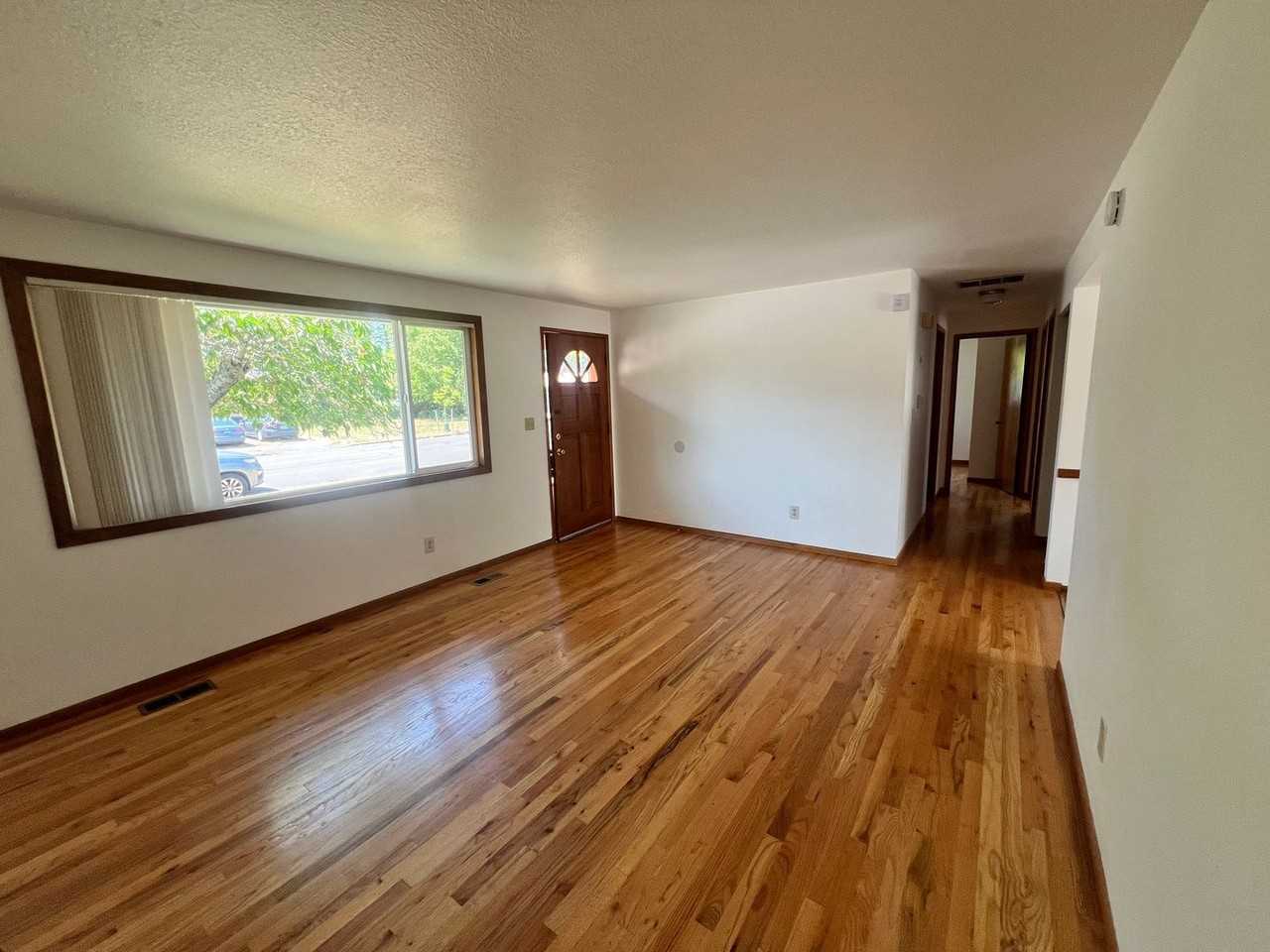 1745 Nw 17th St - Photo 5 of 21