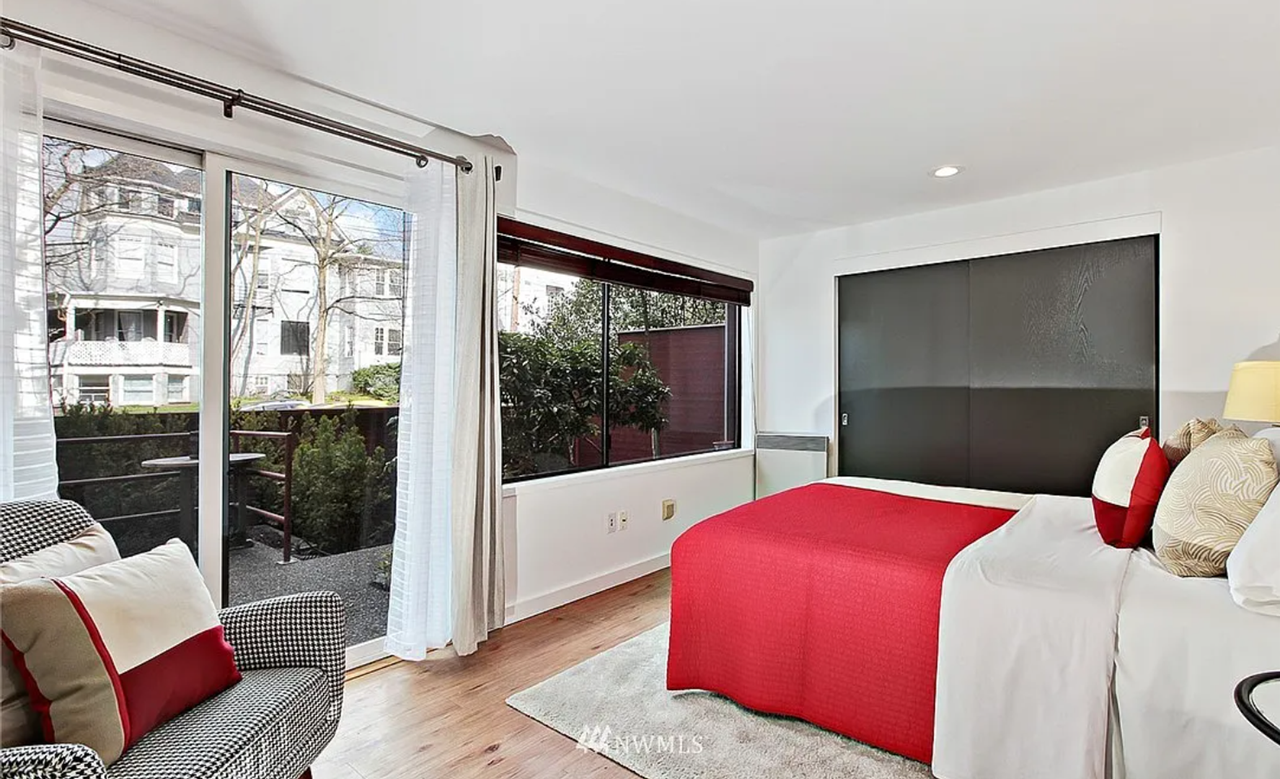1111 E John St - Photo 6 of 23