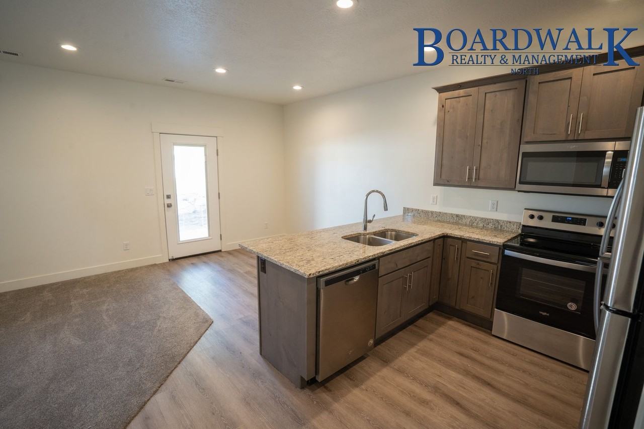440 E 1625 N - Photo 2 of 24