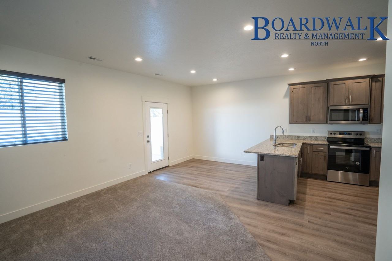 440 E 1625 N - Photo 4 of 24