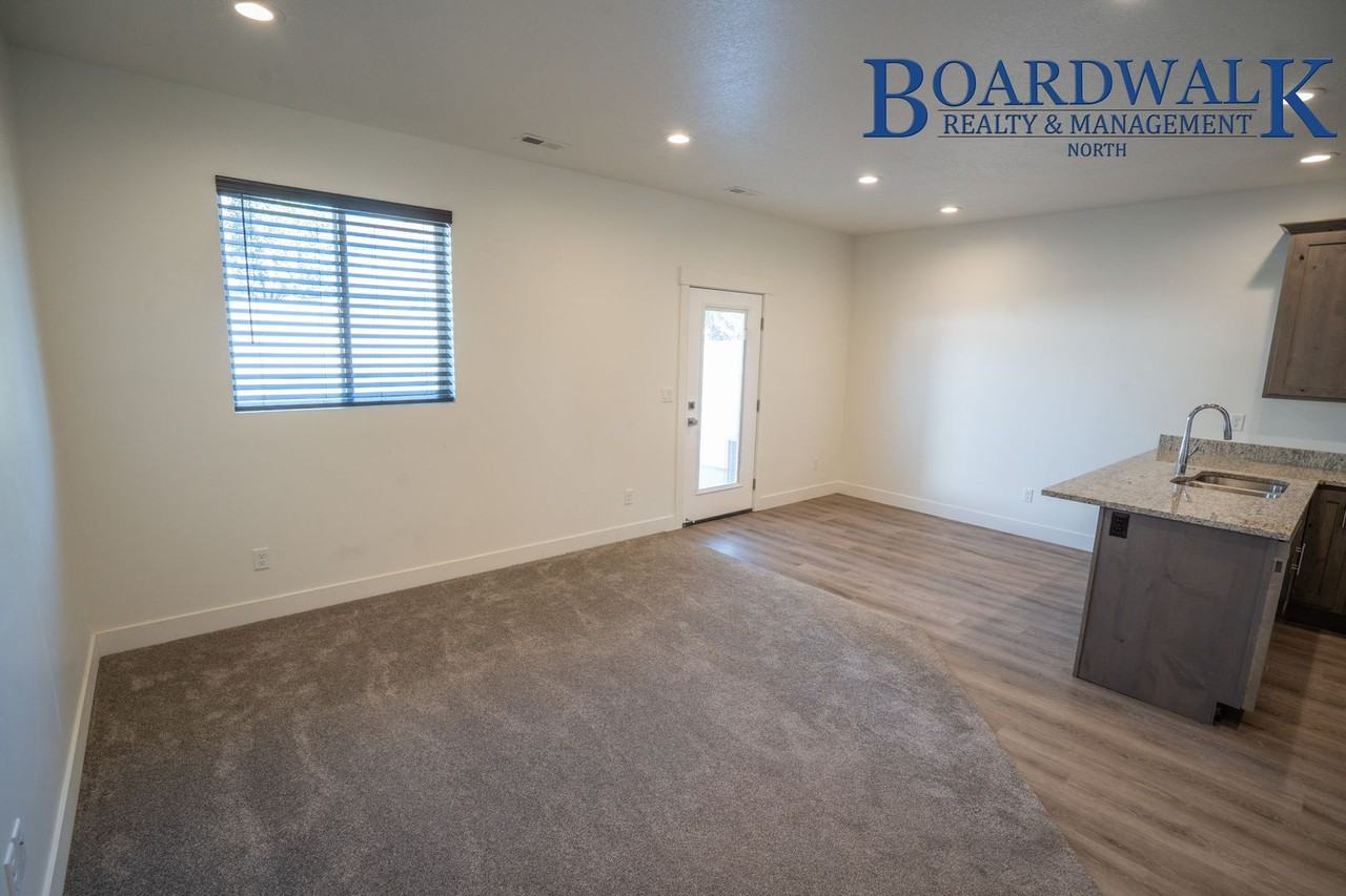 440 E 1625 N - Photo 6 of 24