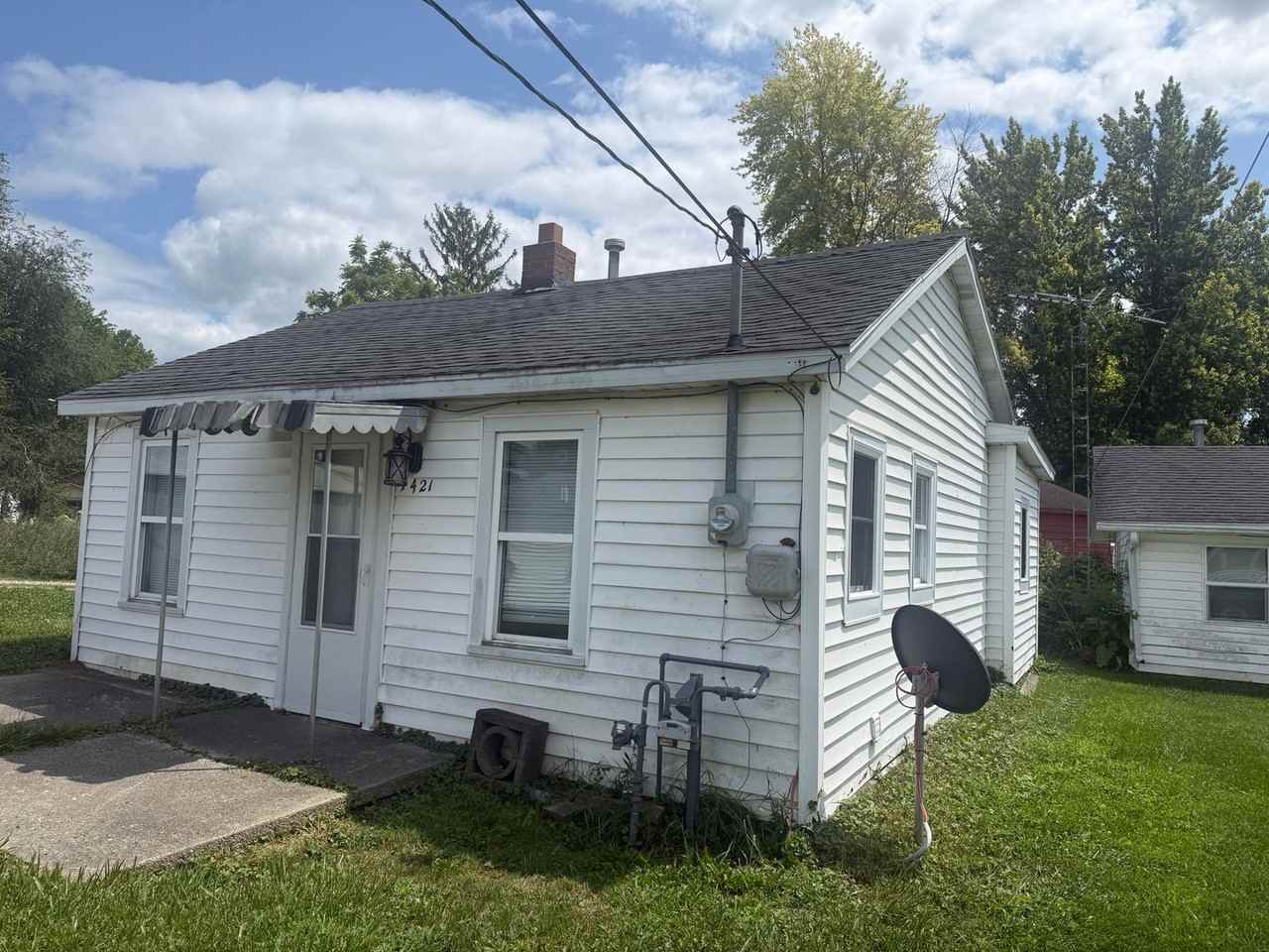 1421 W 16th St - Photo 2 of 12