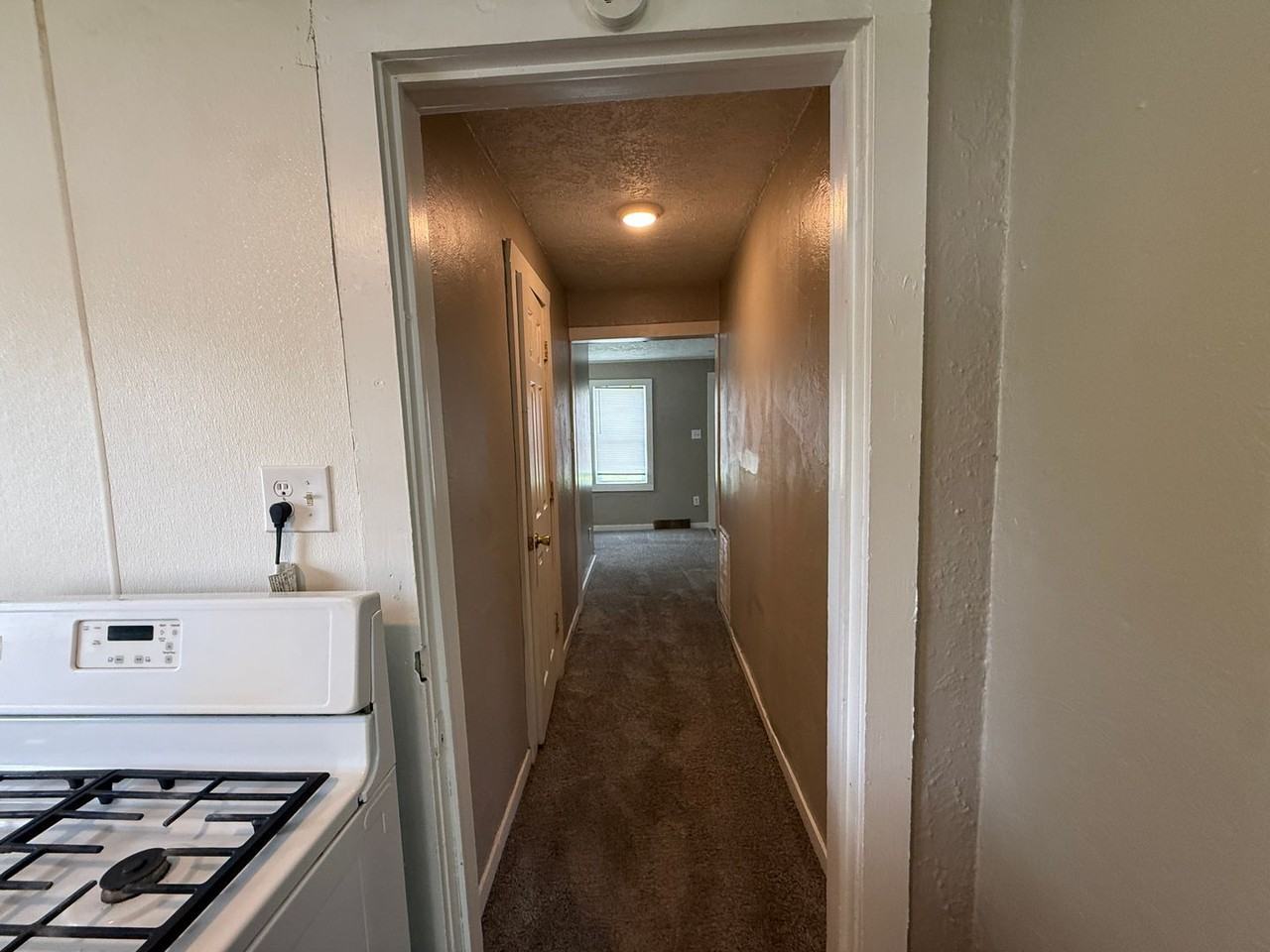 1421 W 16th St - Photo 7 of 12