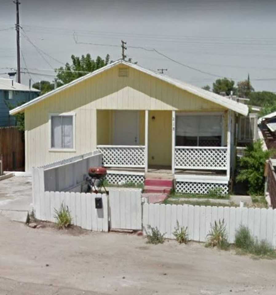 218 F St - Photo 3 of 4
