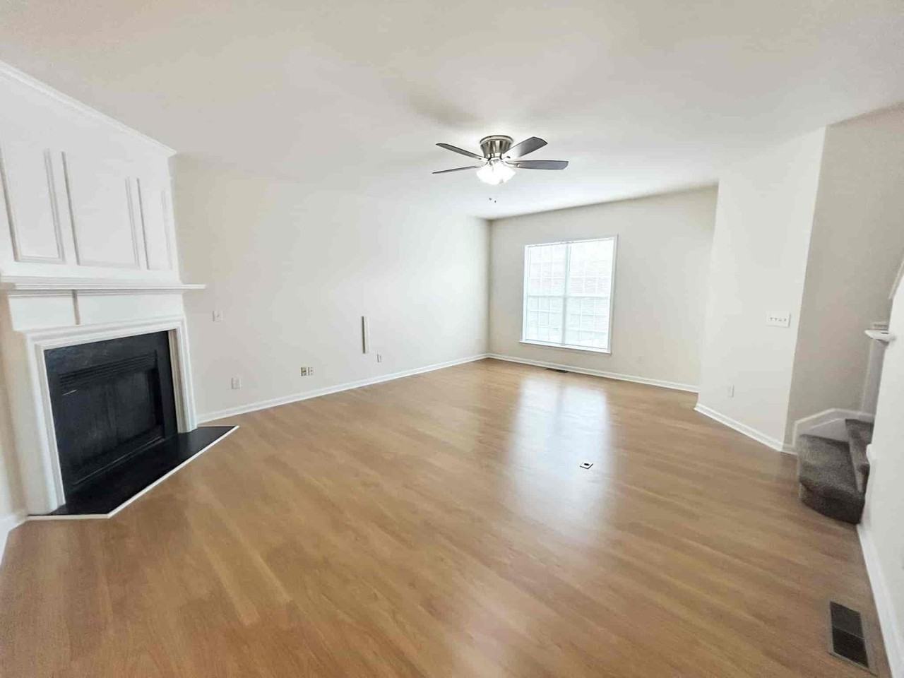 4033 Edgecomb Dr - Photo 5 of 33