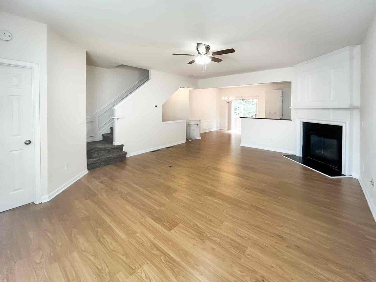 4033 Edgecomb Dr - Photo 6 of 33