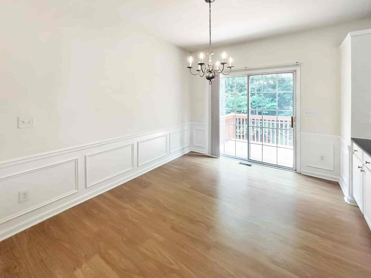 4033 Edgecomb Dr - Photo 7 of 33