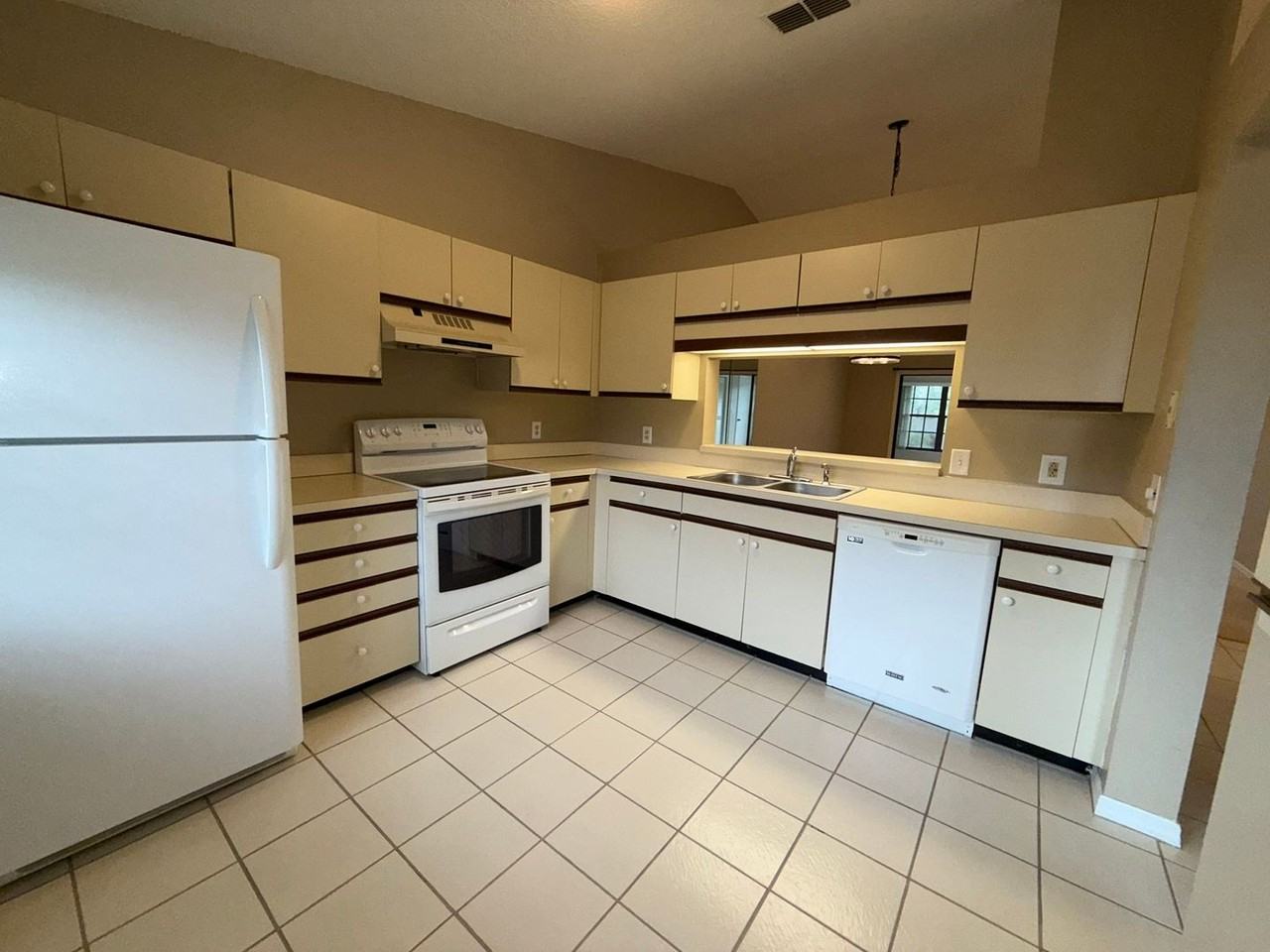 2150 Elm St - Photo 2 of 18