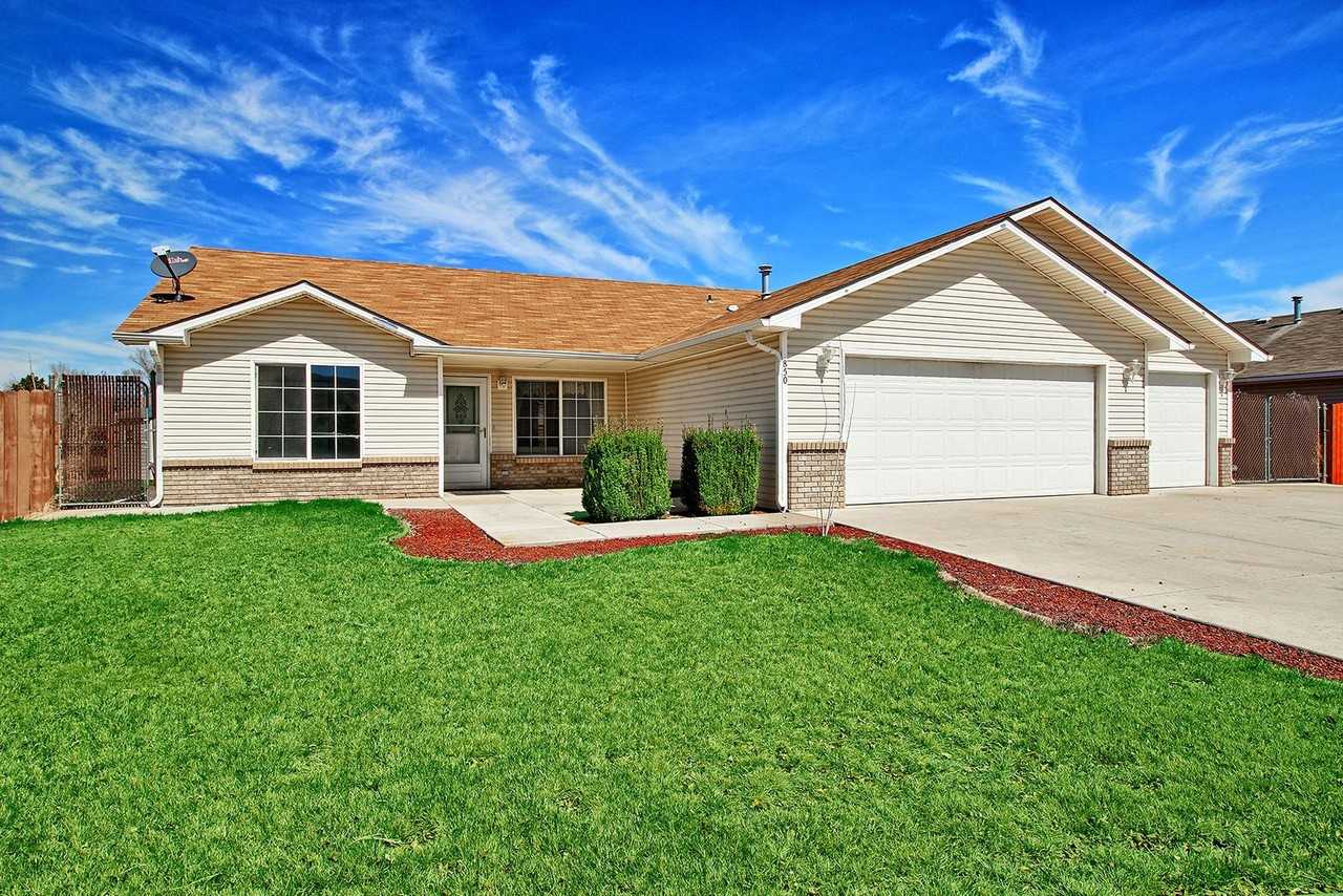 850 Henry Cir - Photo 2 of 28