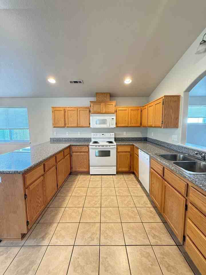 8276 Kestrel Way - Photo 4 of 18