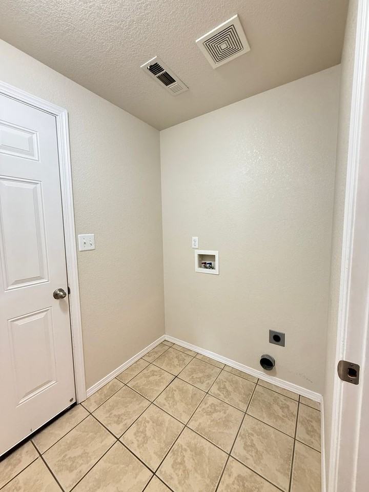 8276 Kestrel Way - Photo 6 of 18