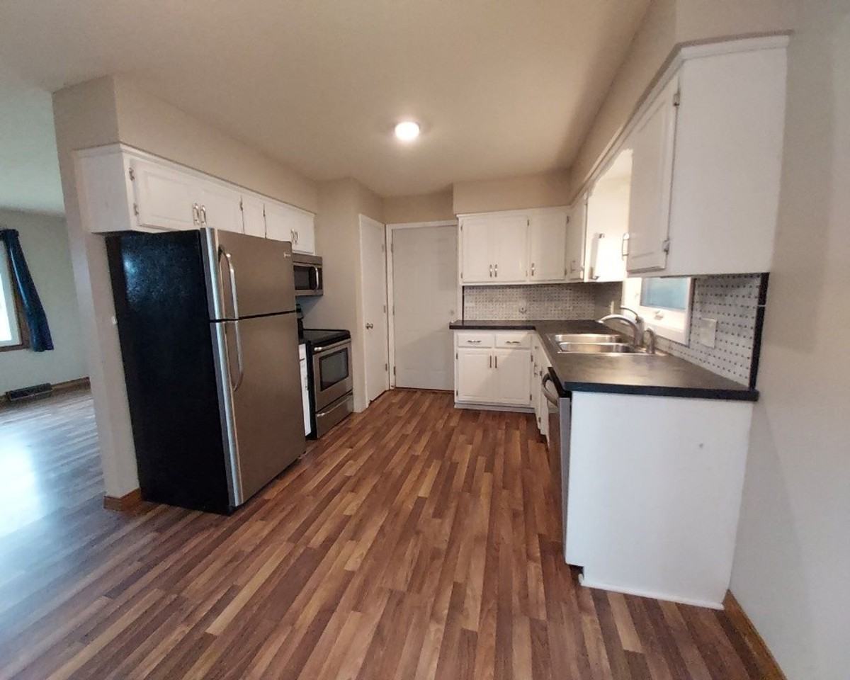 1353 State St - Photo 3 of 18
