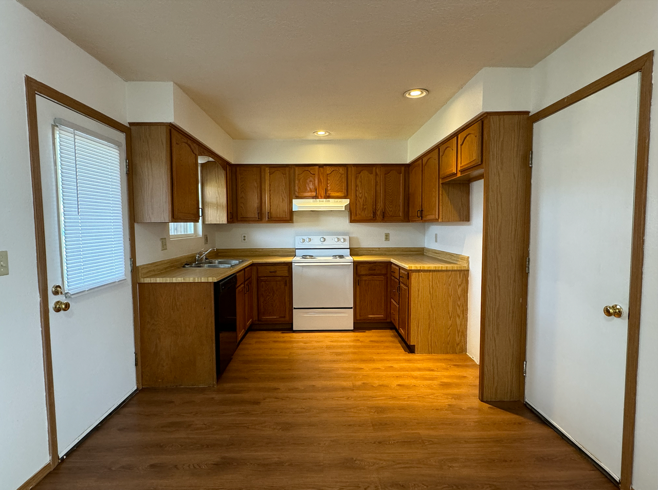 128 W Terrace Ct - Photo 4 of 15