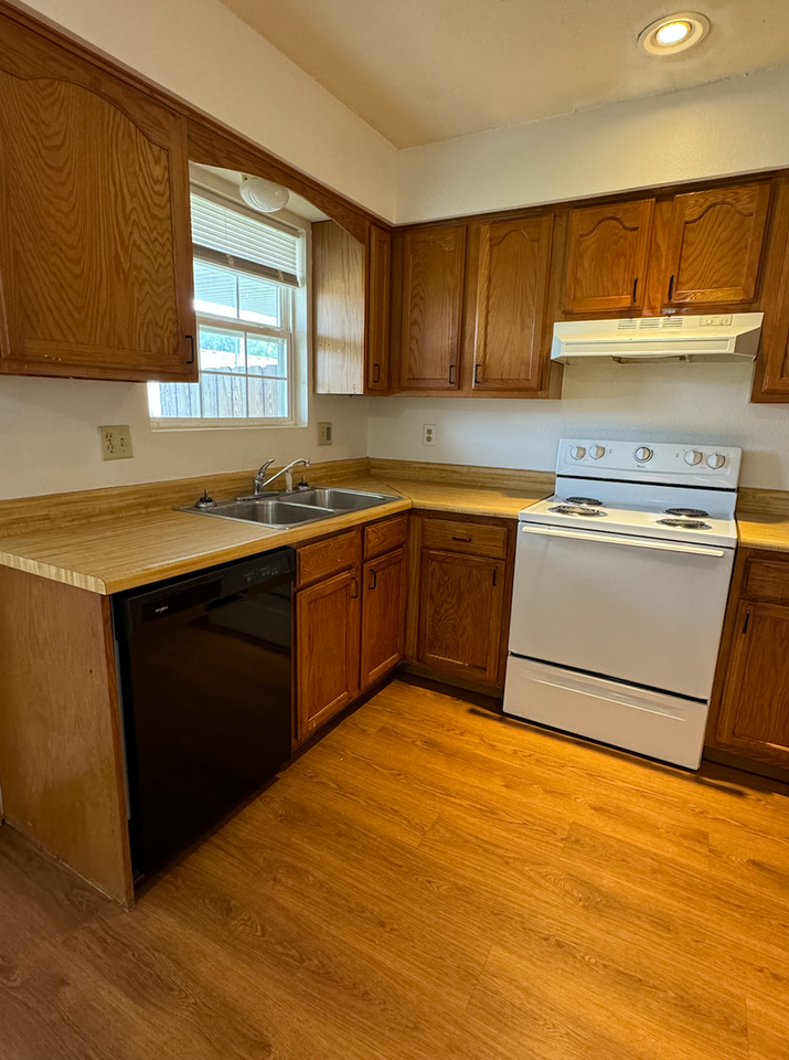 128 W Terrace Ct - Photo 5 of 15