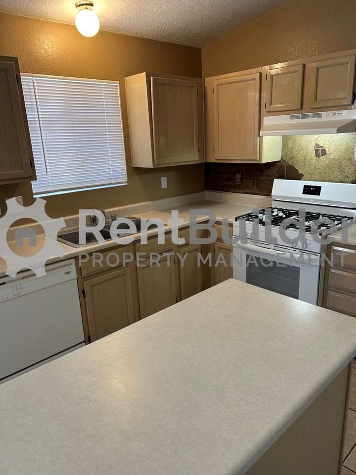 10749 Capricorn Pl Nw - Photo 5 of 29