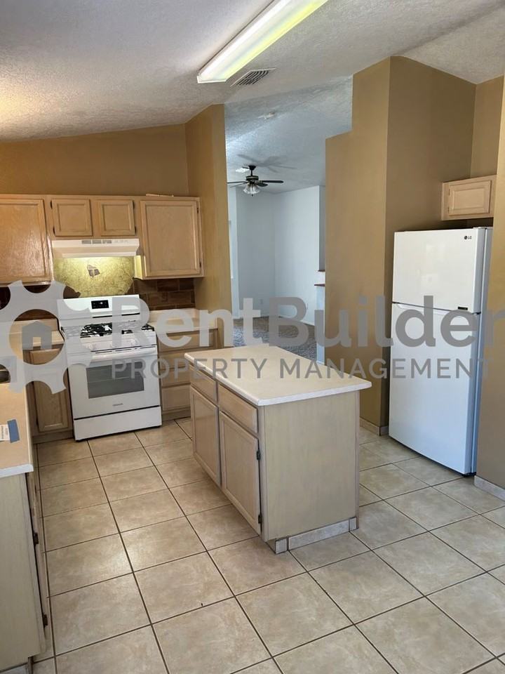 10749 Capricorn Pl Nw - Photo 6 of 29