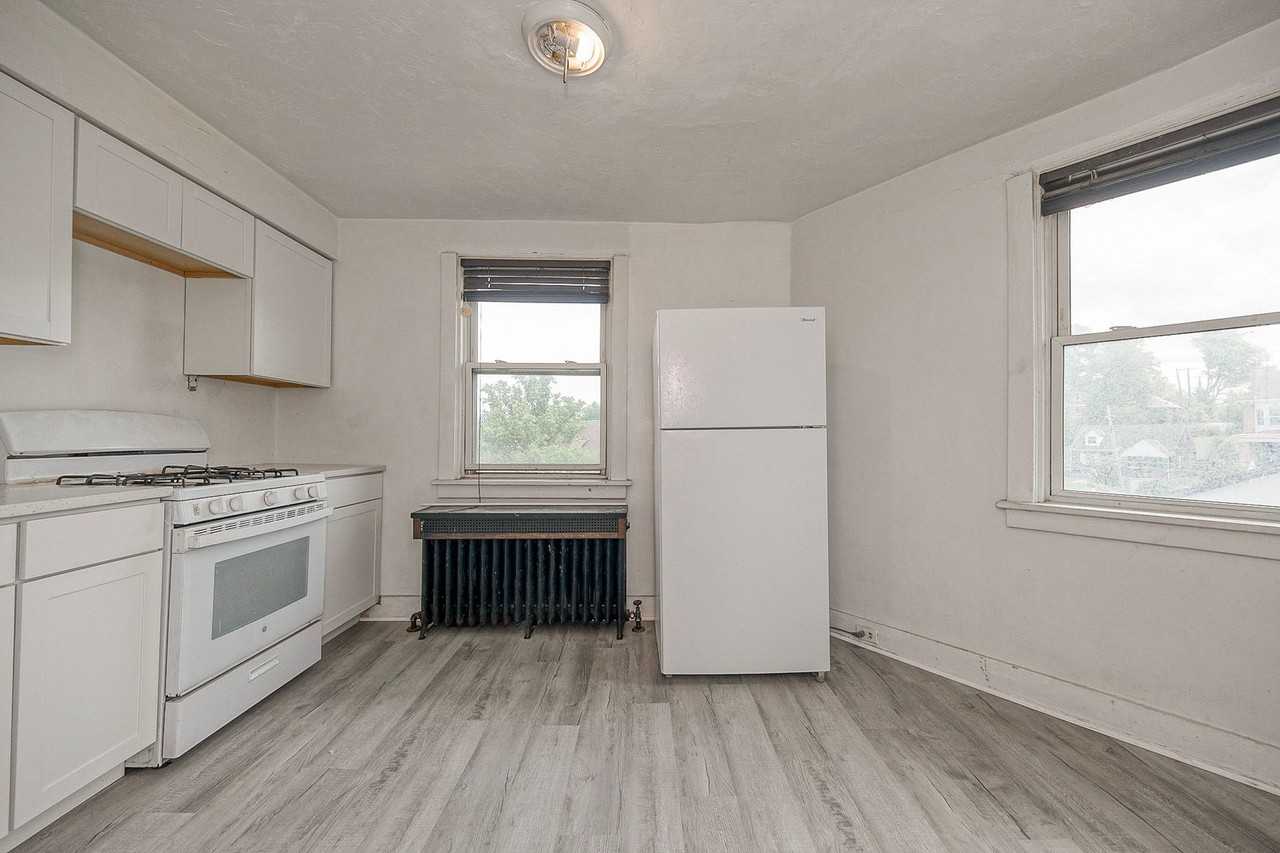 2361 Brownsville Rd - Photo 3 of 9