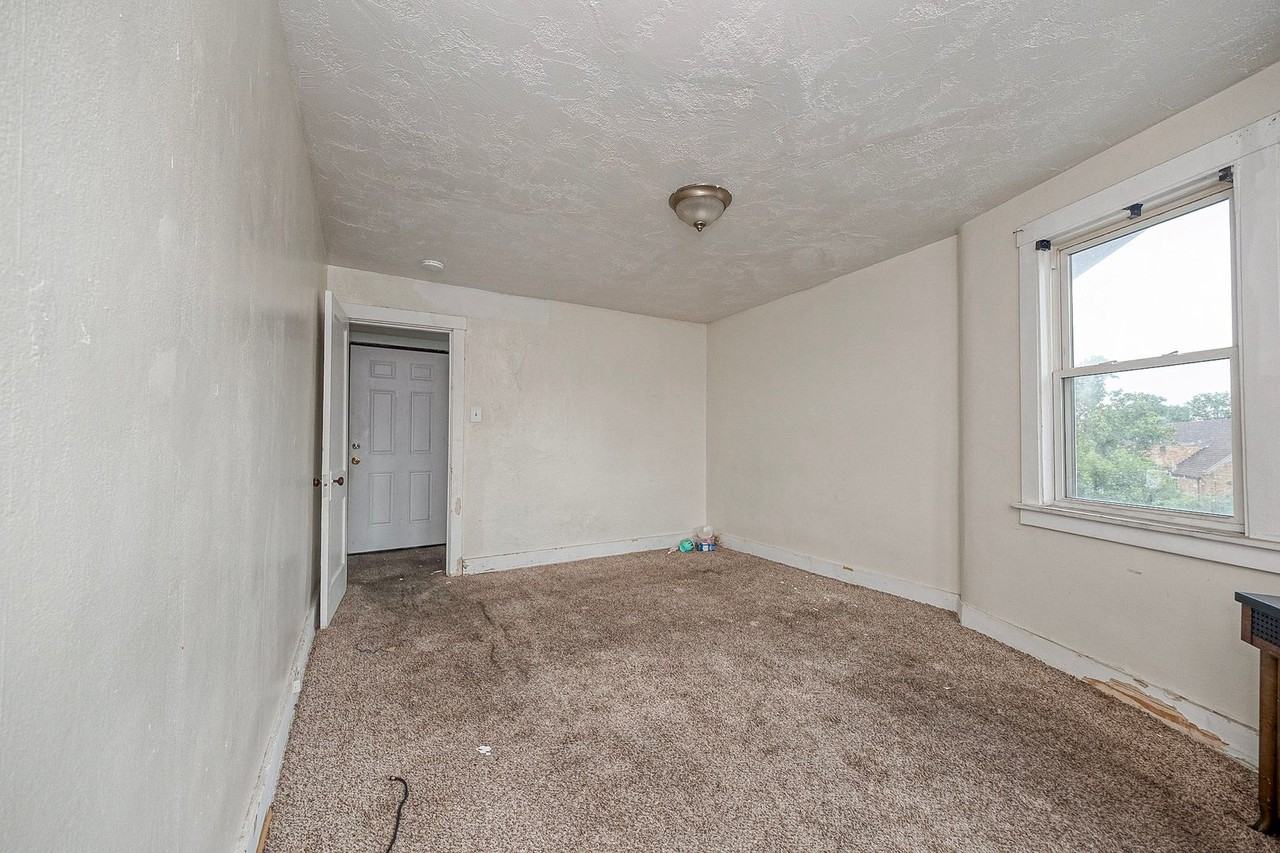 2361 Brownsville Rd - Photo 4 of 9