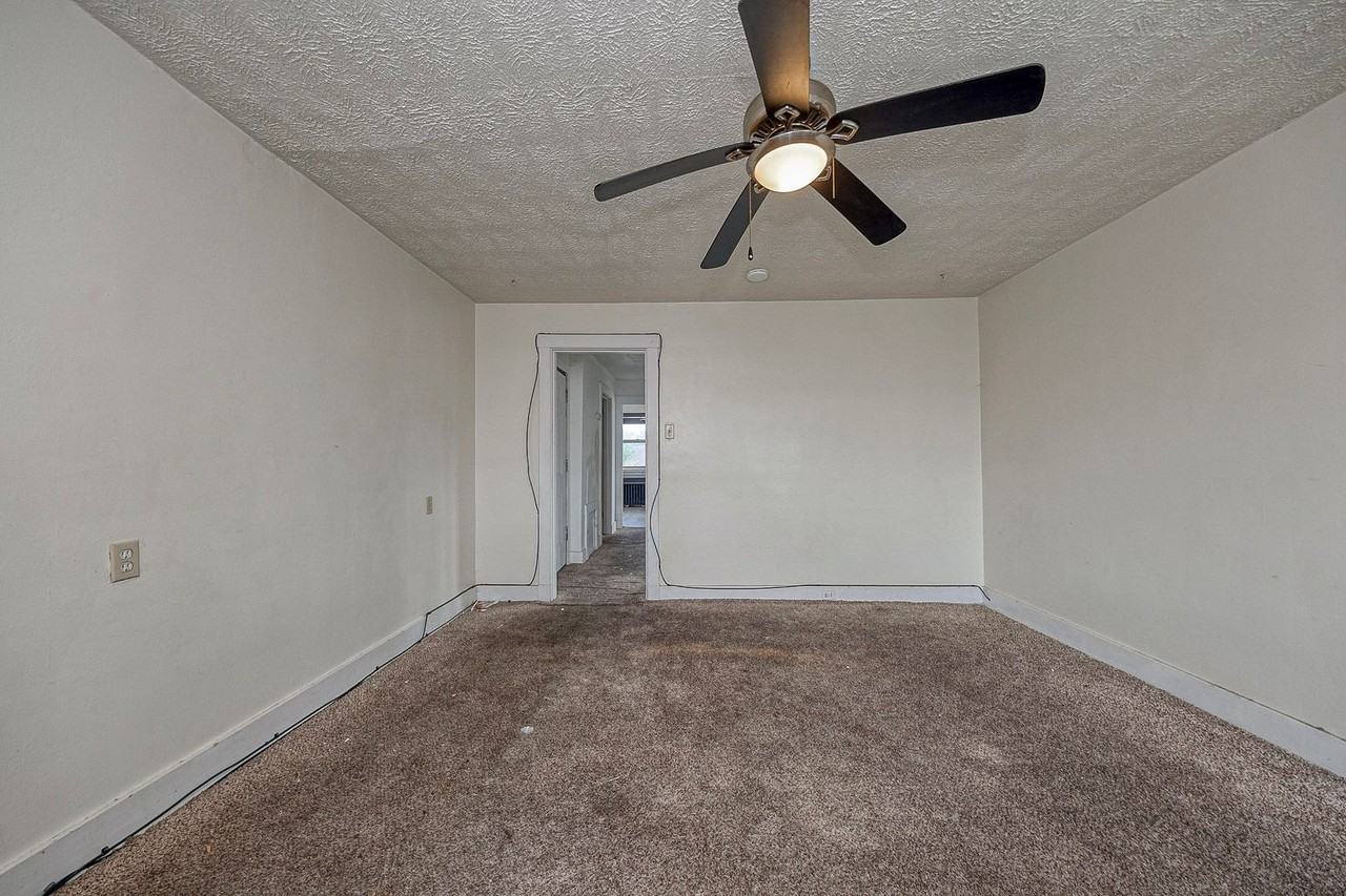 2361 Brownsville Rd - Photo 5 of 9