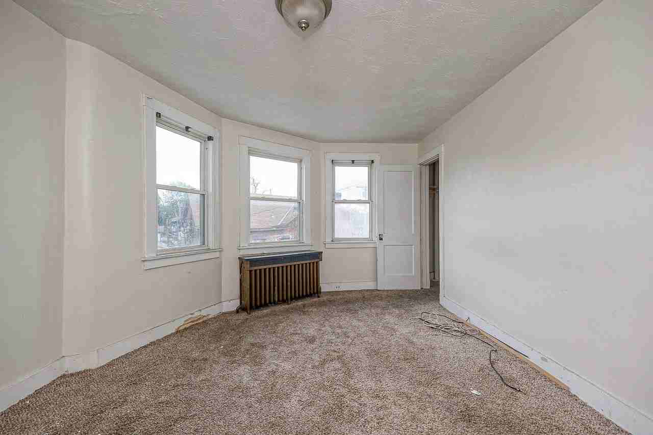 2361 Brownsville Rd - Photo 6 of 9