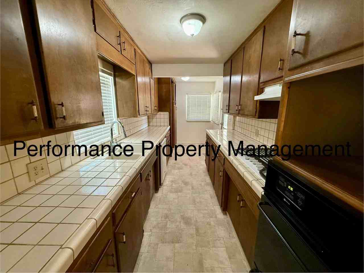 121 Bedford Way - Photo 4 of 14