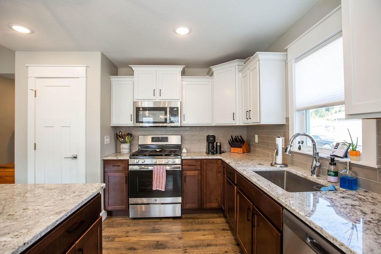 4804 Plumthicket Dr - Photo 4 of 37