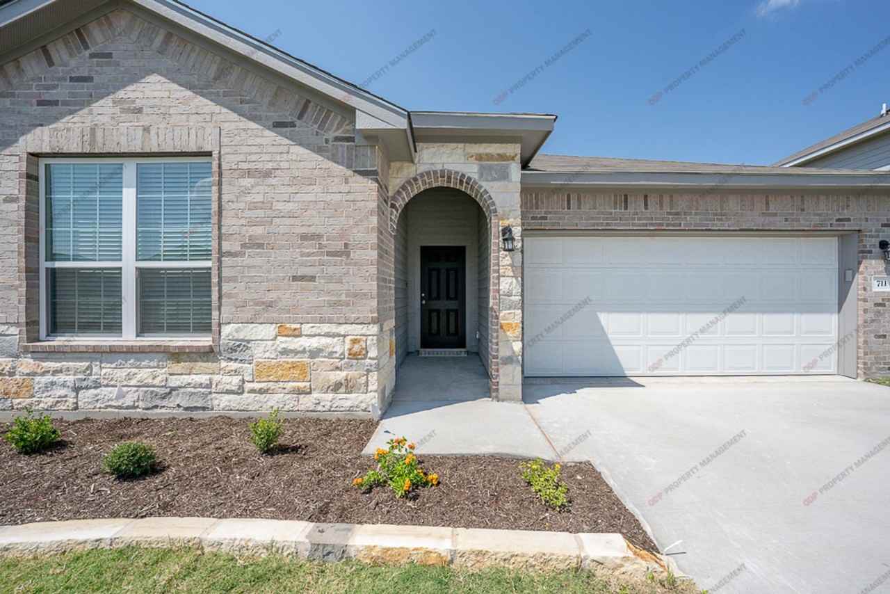 711 Friars Landing Dr - Photo 3 of 25