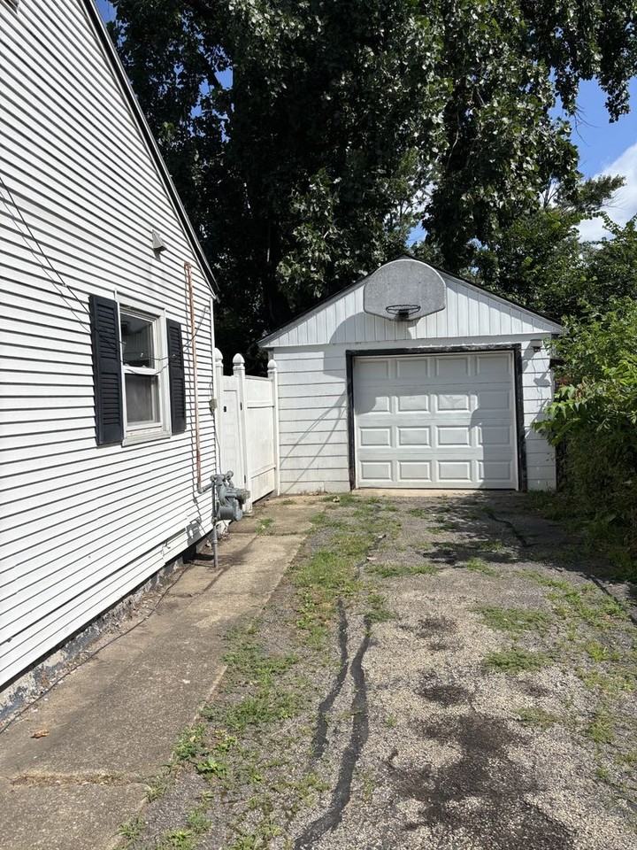 228 Arcadia Dr - Photo 3 of 10