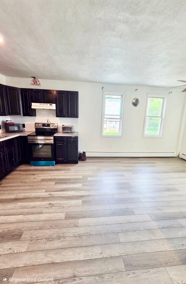 681 Providence St - Photo 3 of 14