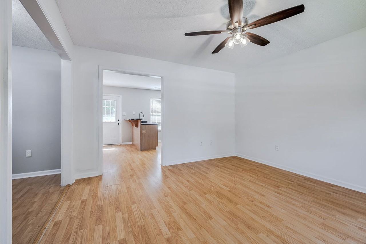 446 Shadowbrook Cir - Photo 3 of 30