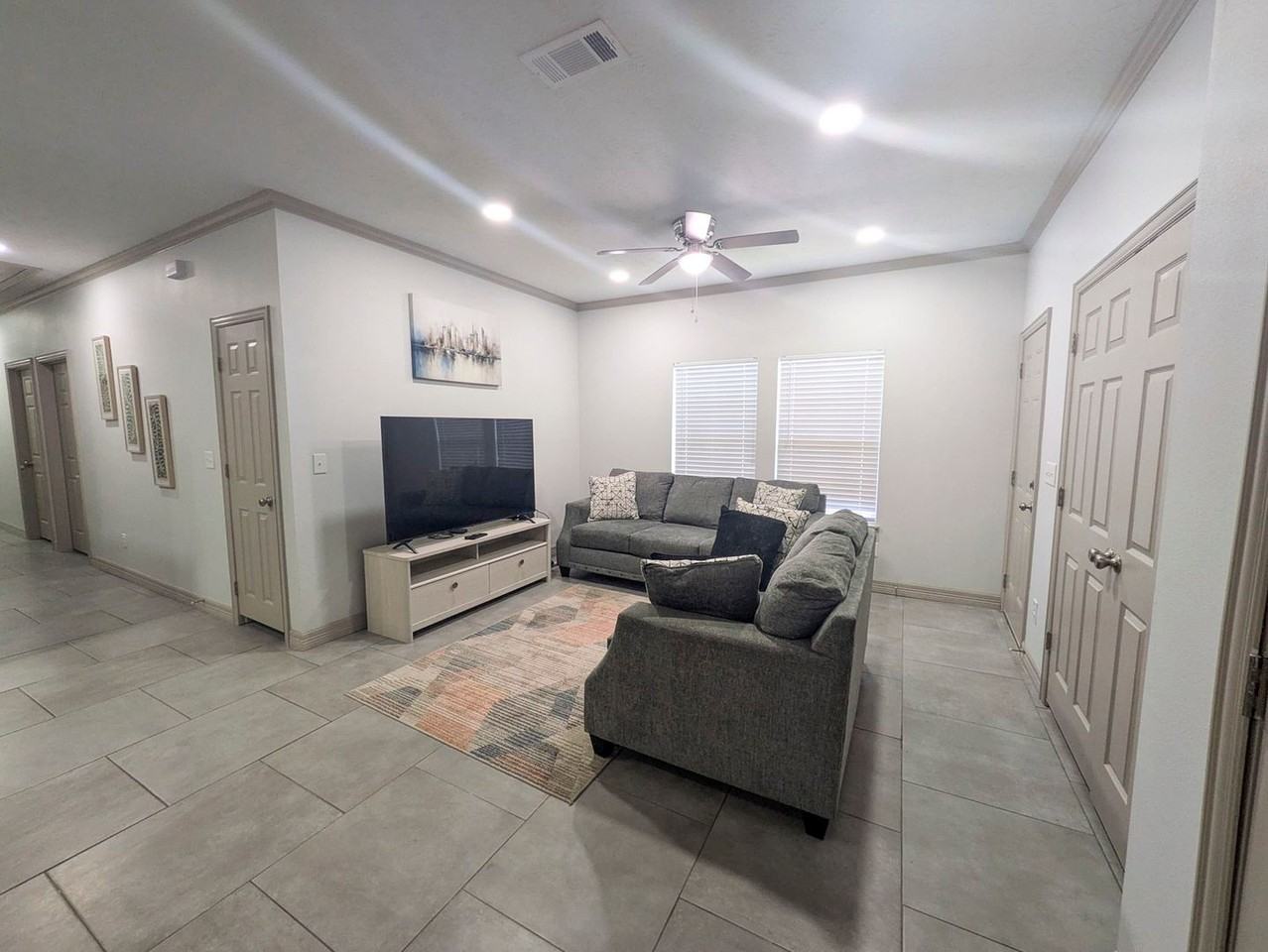 2925 Pecos St - Photo 4 of 22