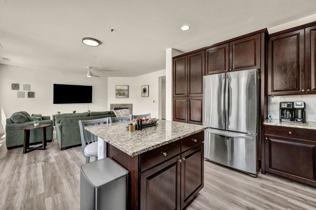 10677 Foxberry Park Dr - Photo 5 of 50