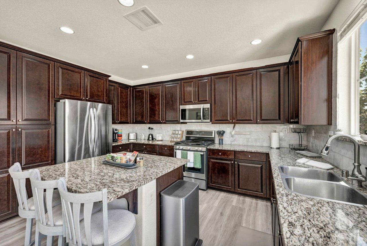 10677 Foxberry Park Dr - Photo 6 of 50
