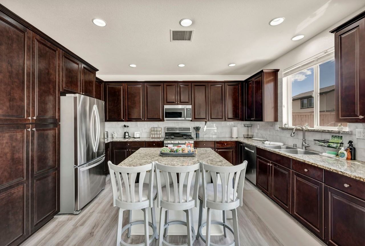 10677 Foxberry Park Dr - Photo 7 of 50