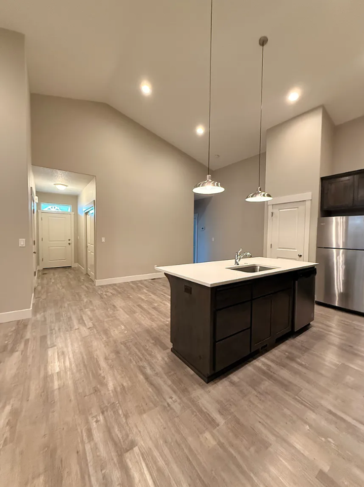 450 Ne Pine St - Photo 2 of 14