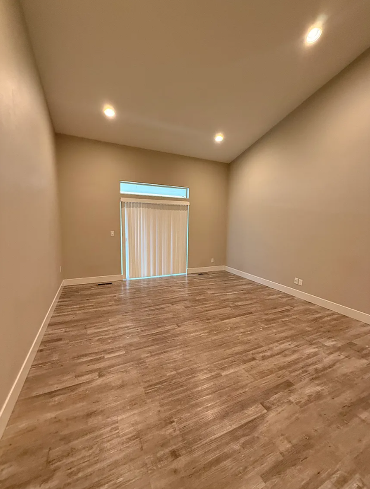 450 Ne Pine St - Photo 5 of 14