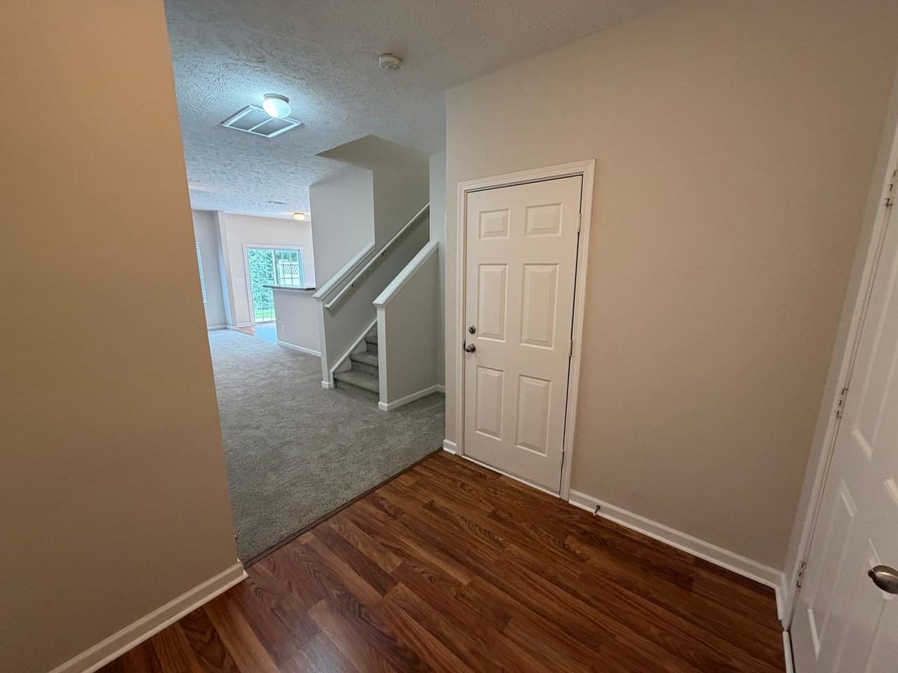 8115 Valley Oak Dr - Photo 2 of 22