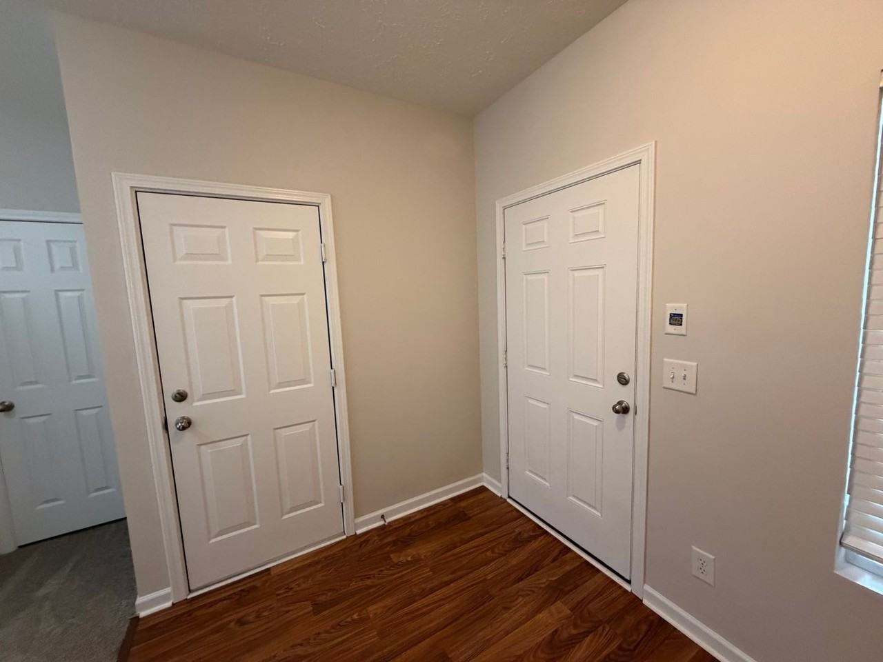 8115 Valley Oak Dr - Photo 3 of 22