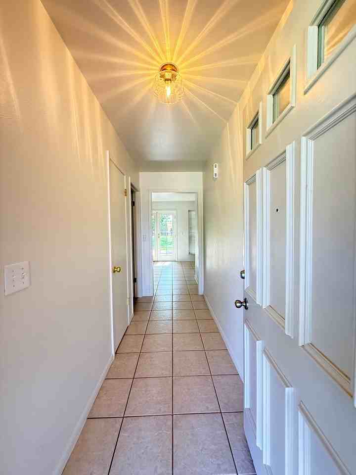 1039 Harris Ln - Photo 2 of 32