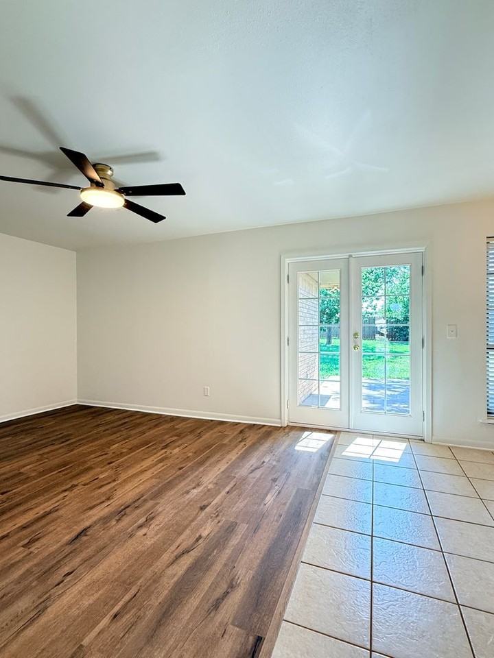 1039 Harris Ln - Photo 3 of 32