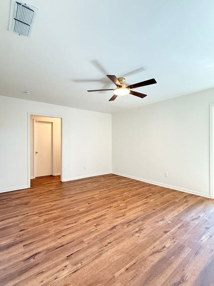 1039 Harris Ln - Photo 4 of 32