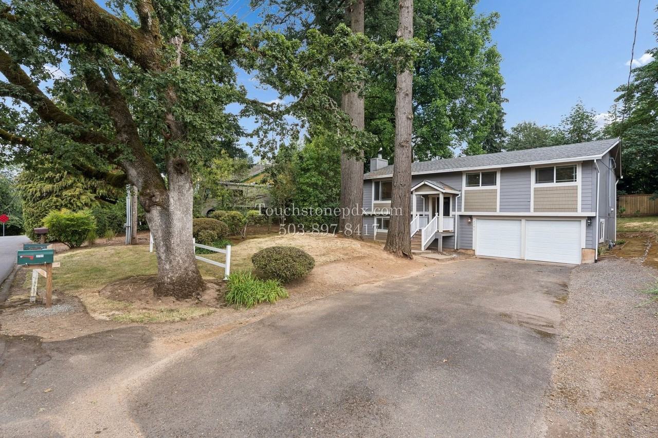 2791 Warwick St - Photo 3 of 43