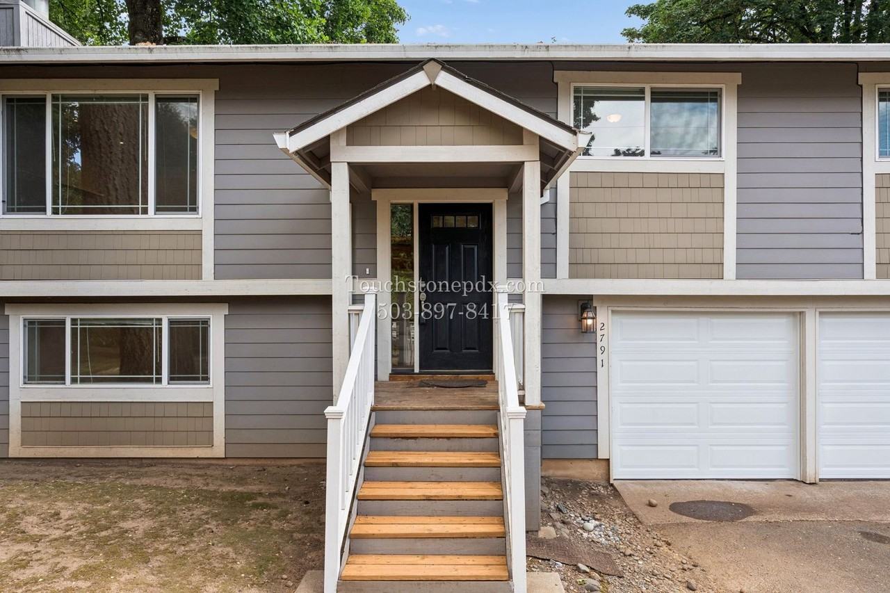 2791 Warwick St - Photo 4 of 43